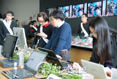 브랜드 색깔 느끼고 싶다면 플래그십 스토어로 가라