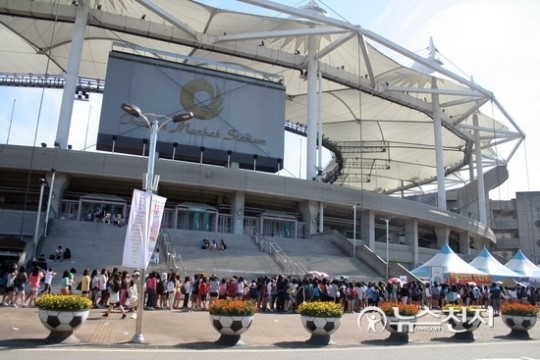 [포토] 2013 인천한류관광콘서트, 입장 기다리는 시민들