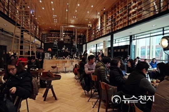 남양유업, 나주공장에 카페 오픈… 1만권 도서 자유롭게 이용