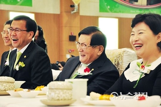 [포토] 신천지 맛디아지파 하늘문화 공연에 즐거워하는 이만희 총회장