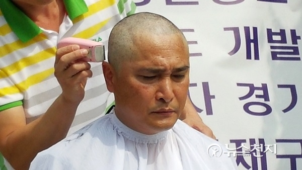 충남도의회 김용필 의원, 삭발 농성 균형적 내포 개발 촉구