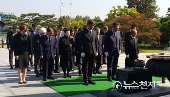 [포토] 국민행복당 창당 국립서울현충원 참배로 정치일정 시작