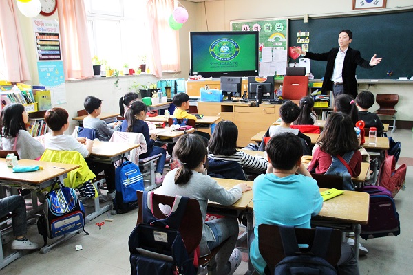 안산그리너스FC, 석수초등학교 찾아 그린 스쿨 실시