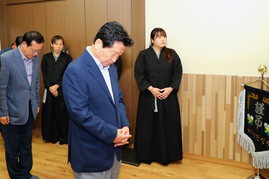 안상수 창원시장, STX 해양조선 폭발사고 사망자 유족 위문