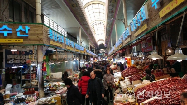 [부산] 설 명절 앞두고 붐비는 재래시장