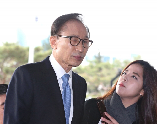이명박 전 대통령 오전 조사 종료… 주요혐의 부인