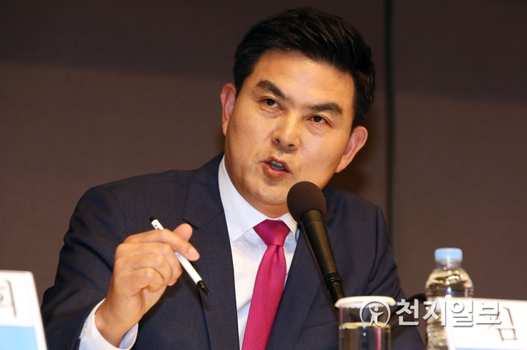 발언하는 김태호 후보