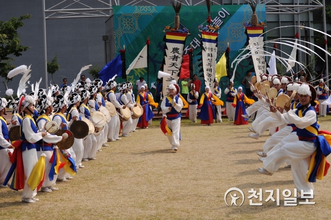 전주대사습놀이서 본선 경기 펼치는 화성두레농악보존회팀