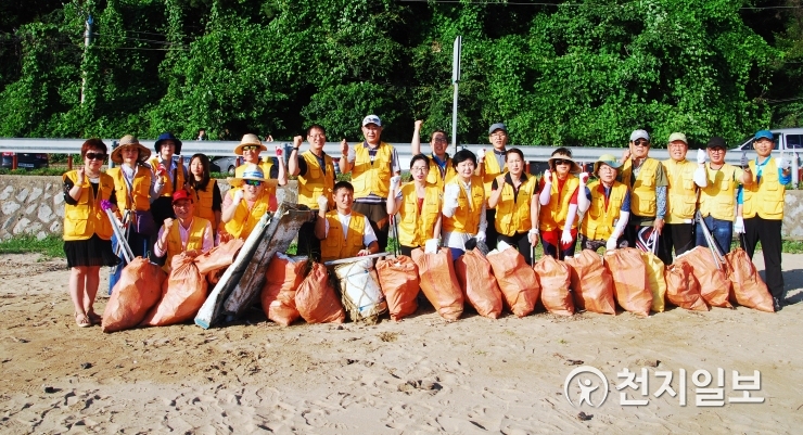 우리산지킴이, 동막해수욕장서 워크숍 갖고 자연정화 봉사