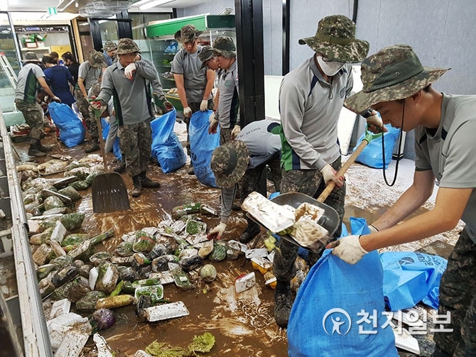 태풍 콩레이에 물벼락 맞은 영덕 '아수라장'… "몸만 겨우 빠져나와"