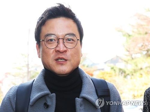 혜경궁 김씨 사건 고발대리인 이정렬 검찰 출석… 스모킹건 꺼낼까