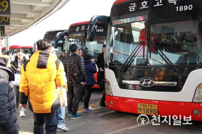 [광주] 설 연휴 첫날 가족들 만날 생각에 마음 들떠요