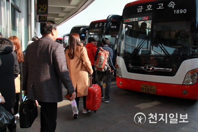 [광주] 설 연휴 첫날 가족들 만날 생각에 마음 들떠요