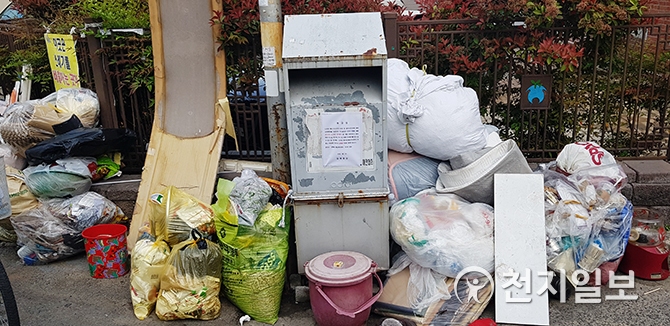 진주시, 주택가 불법 헌옷수거함 전량 정비