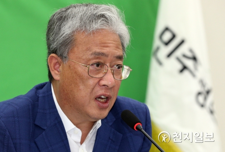 모두발언하는 유성엽 원내대표