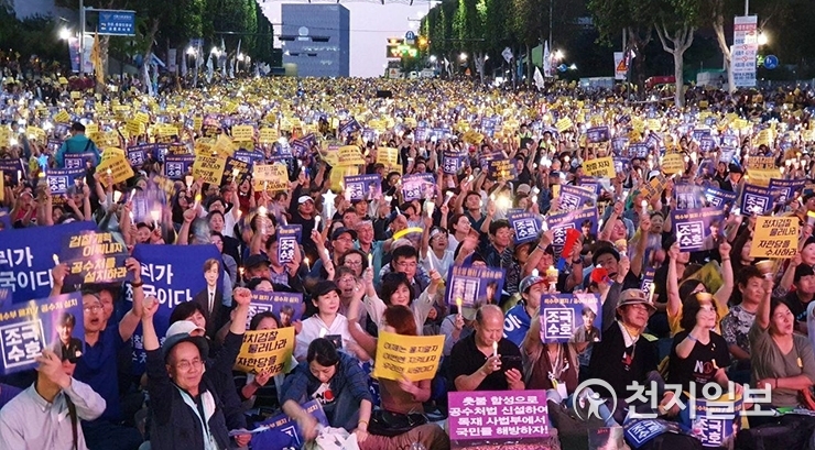 '조국 수호'와 '反 조국'으로 나뉜 대한민국