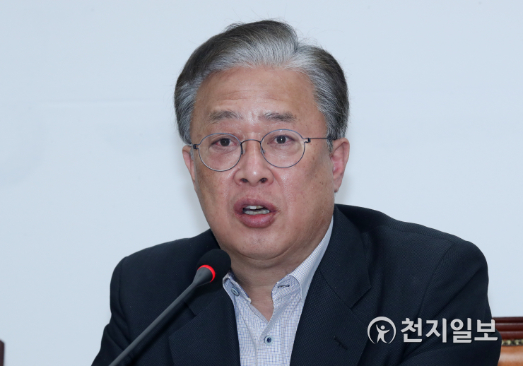 발언하는 유성엽
