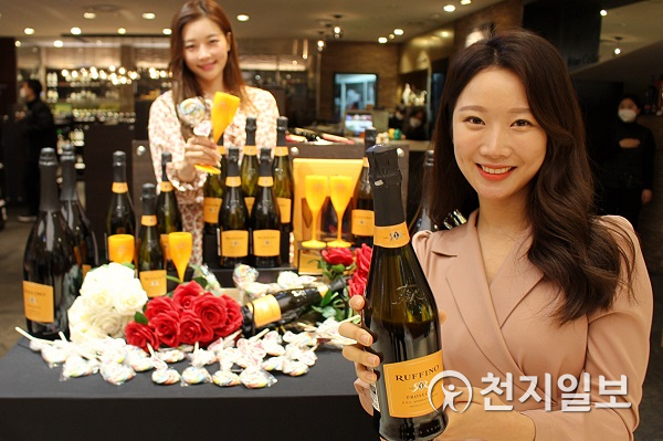롯데쇼핑·롯데백화점, 女心 사로잡는 화이트데이 와인