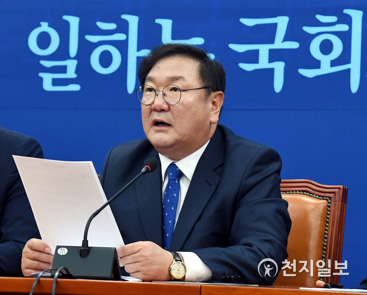 발언하는 김태년 원내대표