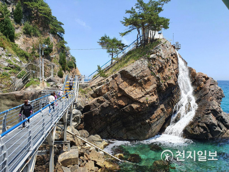 [지역명소] 바다 깊은 곳에 길, 정동 심곡 바다부채길을 걷다