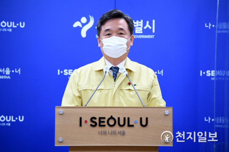 서정협 권한대행, 설 명절 선별검사소·전통시장·운현궁 방역점검
