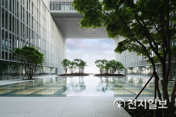 아모레퍼시픽, 직원 코로나19 확진… 용산 사옥 폐쇄, 전원 재택