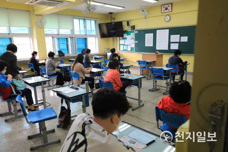 84세 고령자, 중학교 학력이수… 문해교육으로 꿈 이룬 사람들