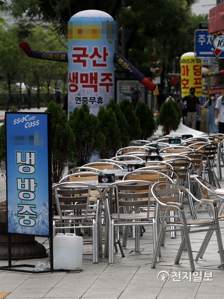 [천지포토] 한산한 호프집 야외 테이블
