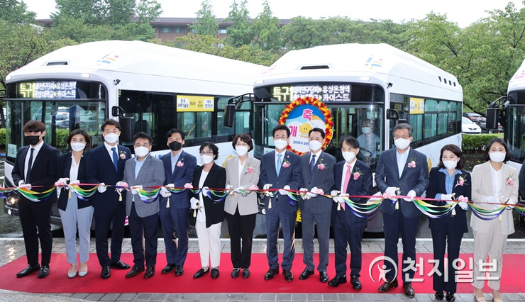 대전 대덕특구 친환경 순환버스 올레브(OLEV) 첫 시동… 향후 2년 시범운행
