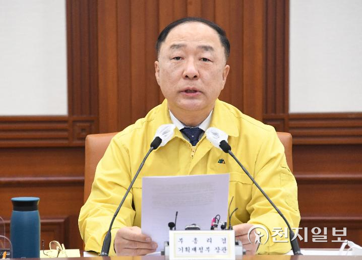 홍남기 물가안정에 모든 정책역량 투입… 시장 감시 노력 대폭 강화