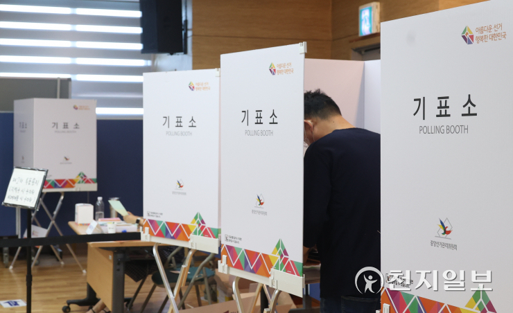[6.1 지방선거] 오후 2시 투표율 40.7%… 4년전보다 6.1%p↓