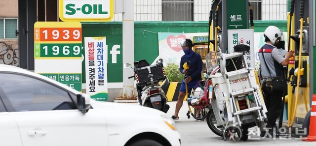 [천지포토] 전국 휘발유·경유 가격 하락세