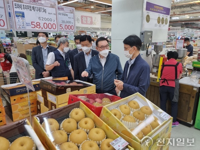 우성태 농협경제지주  농업경제대표이사, 추석 성수품 수급상황과 판매동향 점검