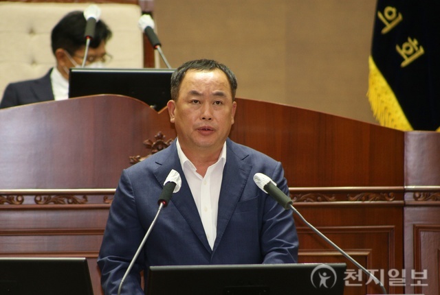 [천지포토] 한권석 기획경제국장, 천안시 제2회 추가경정예산안 제안 설명