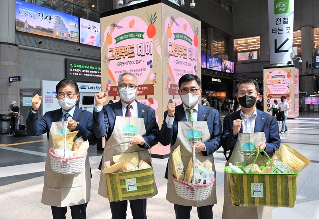 aT, 협력사와 함께 용산역서 저탄소 식생활 홍보