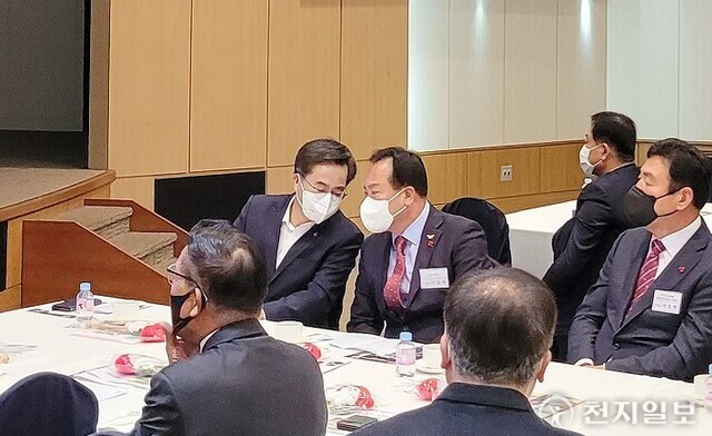 이권재 오산시장, 김동연 경기도지사 만나 도비 지원 적극 건의