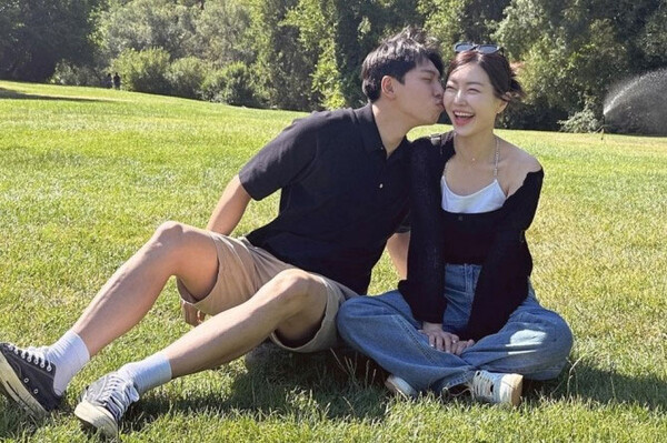 레이디제인, 10세 연하 남편과 신혼여행 근황 공개