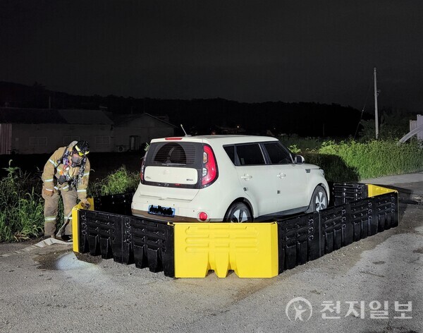 양주 은현면 전기차 화재 발생… 이동식 소화수조 진압 중