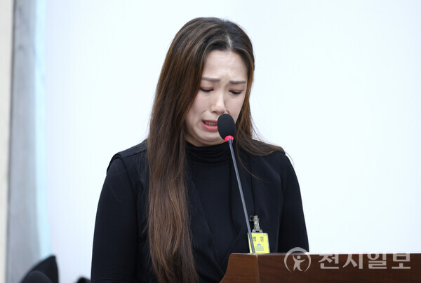 [포토] 울먹이는 김려흔 주식회사 뉴려 대표이사