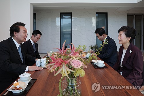 윤 대통령, 박근혜 대구 달성 사저 방문… 12일 만에 재회