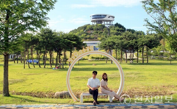 나주시, 문화예술 활성화 위해 빛가람전망대 기획전시실 무료 대관