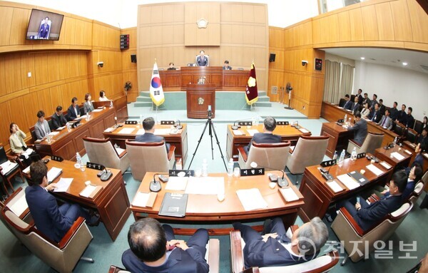 부안군의회, 임시회 폐회… 조례안 등 20개 안건 처리