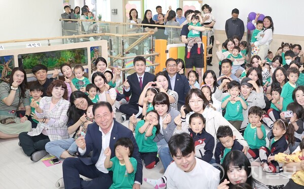 영종 한신하늘숲어린이집 개원… 김정헌 중구청장 참여 수업 