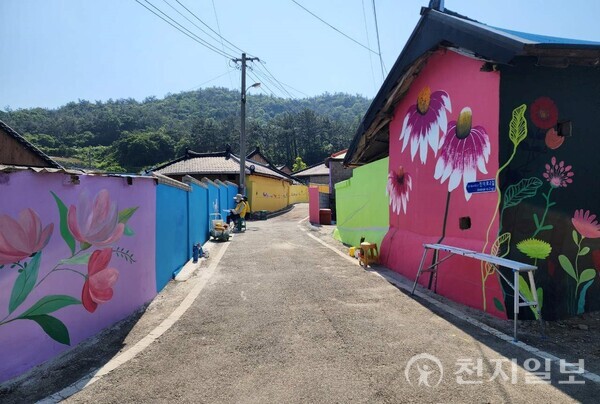 영광군 하삼마을에 피어난 아름다운 벽화