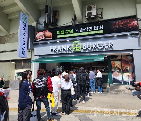 수제버거 프랜차이즈 프랭크 버거, 야구장 핫플레이스로 떠올라