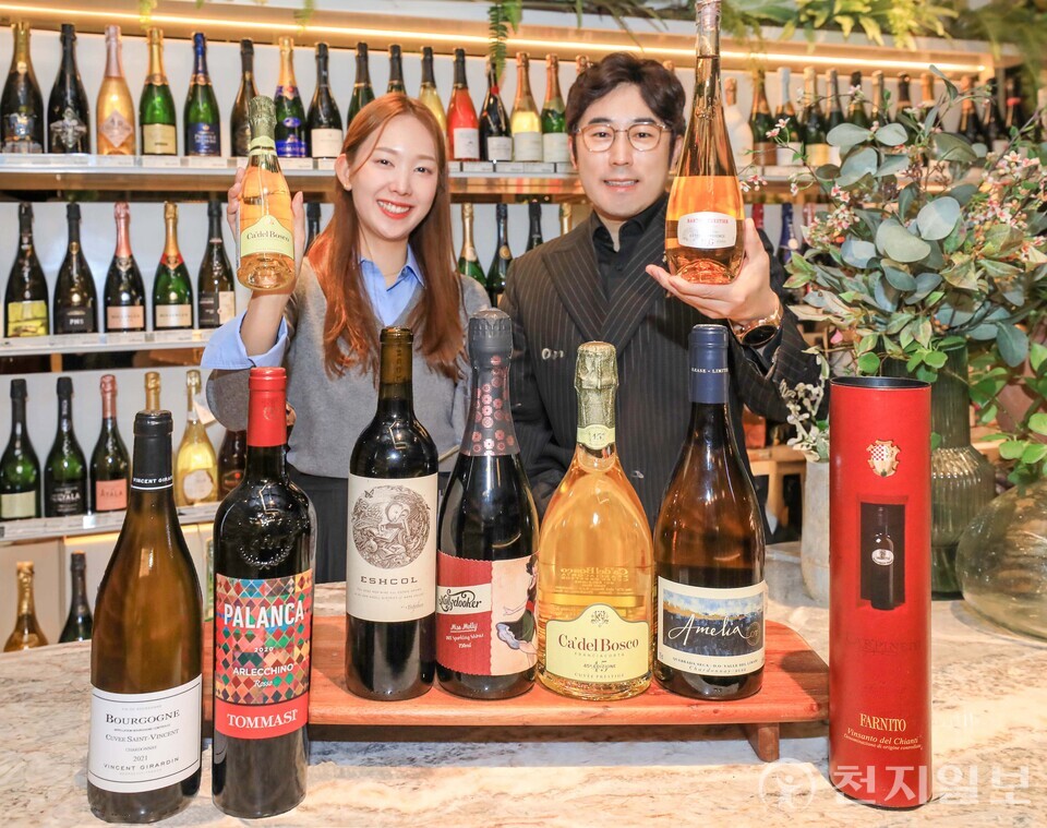 현대百, 화이트데이 맞아 이달의 와인 행사 진행