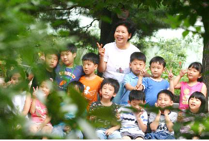 남산위의 저 소나무 불어라 솔바람!