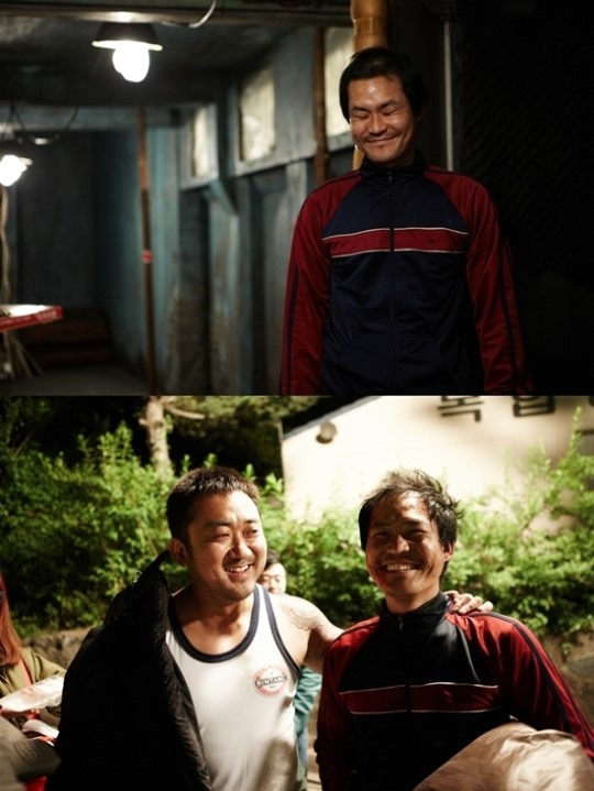 이웃사람 연쇄살인마 김성균, 사실 별명은 꽃사슴? 깜찍 촬영컷 공개