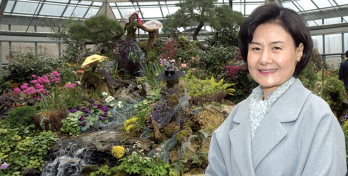 [특별인터뷰] 아침고요수목원 이영자 원장 돌산 개간 23년…연 130만명 찾는 힐링가든으로