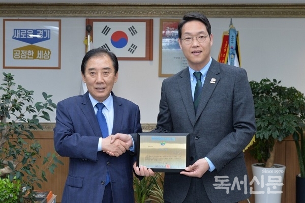 [책 읽는 대한민국] 서울미디어그룹, 포천시에 도서 500여권 기증